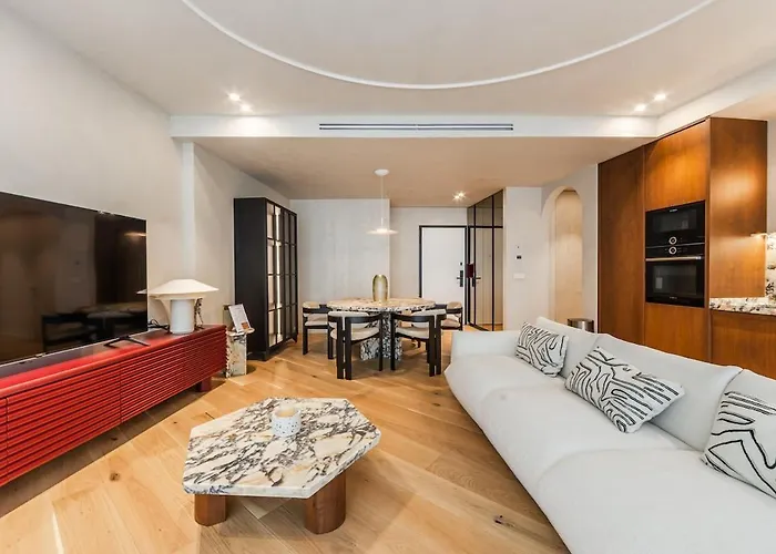 公寓 Lakeside Luxe By Pikhost *